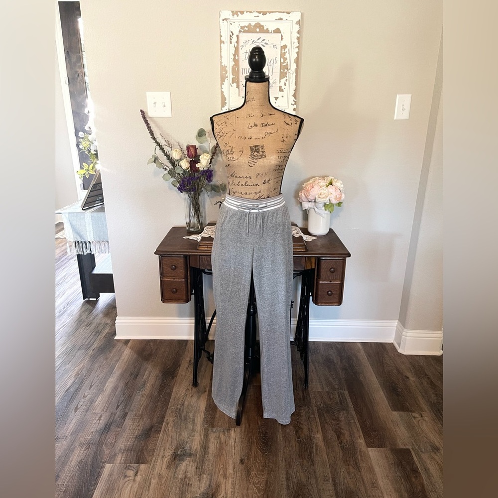 Juicy Couture ladies loose fit lounge pants
